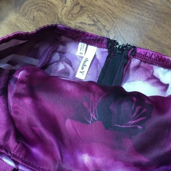 Studio Y Pleated Strapless Top Shimmery Floral Watercolor Pattern XS Satin Feel - Picture 5 of 5